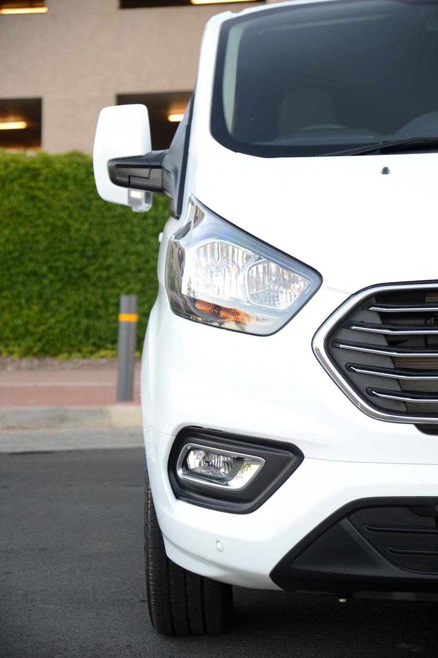 Детали экстерьера Ford Tourneo Custom LWB 2018 года  (ZA) (фото 5 из 22)